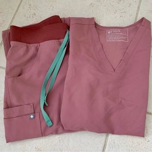 FIGS Scrub set
